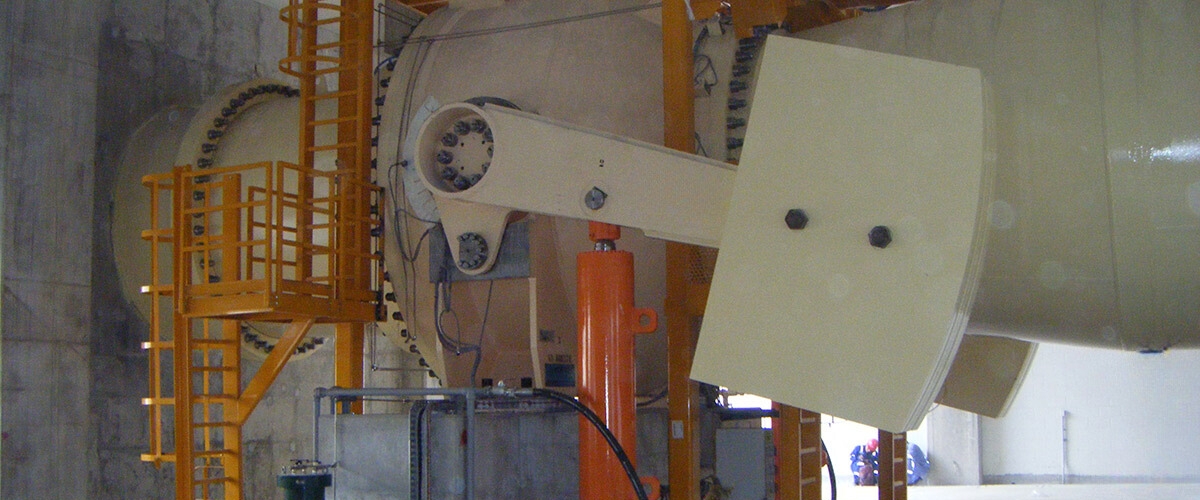 Hydraulic cylinders for flow regulation on water turbines and regulation of water flow on fishways.